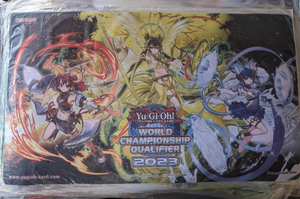 遊戯王 公式 WCQ 2023 御巫 プレイマット EU版 – トレカ屋 ANOTHER 遊戯王 公式 WCQ 2023 御巫 プレイマット EU版 – トレカ屋 ANOTHER